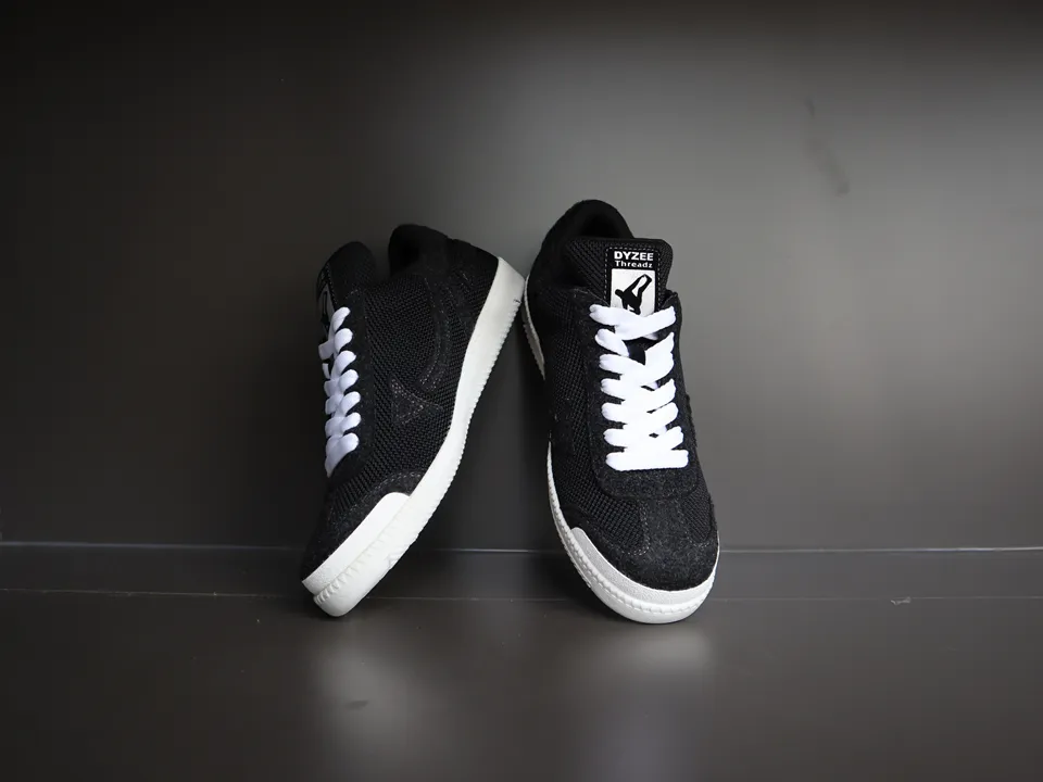 Numbawonz V2 Black on Black (size 4)